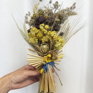 Image 3 Decorative bouquet of dried flowers with an angel made of dried straw