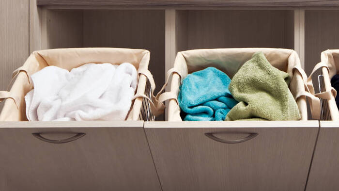 Чи можна зберігати брудну білизну у шафі