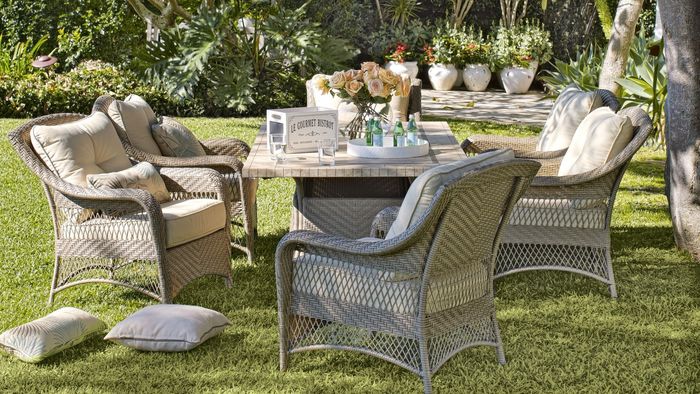 Вуличні садові меблі