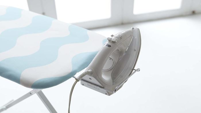 Прасувальна дошка з підставкою для праски