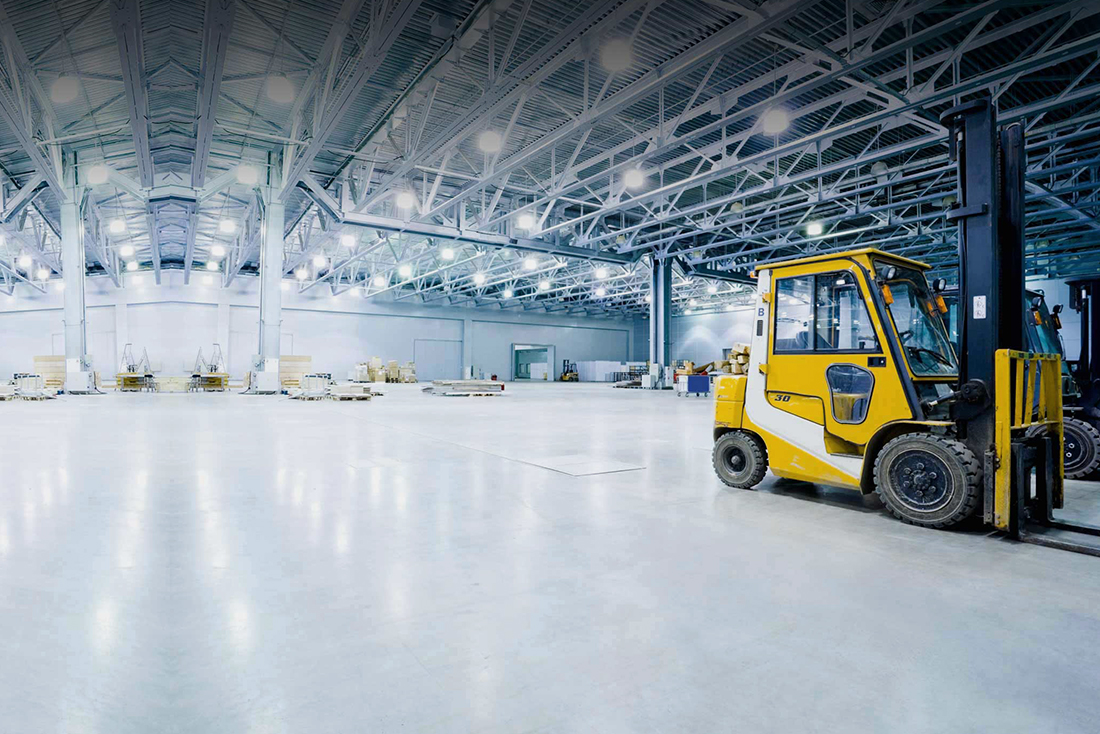 Заливка підлоги сумішшю, що самовирівнюється.