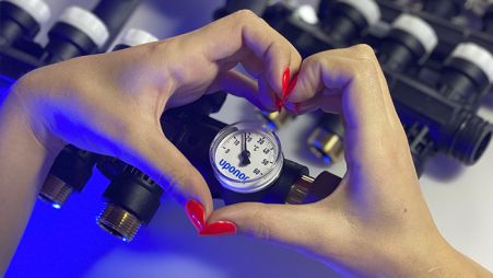 Image 1 Distribution manifold in a warm water floor system