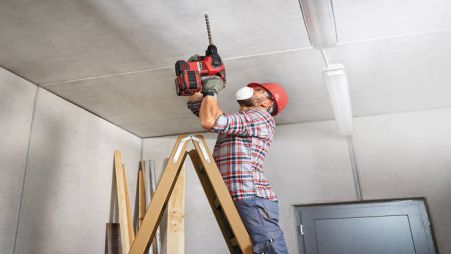 Image 15 Чи можна працювати зі драбини з перфоратором