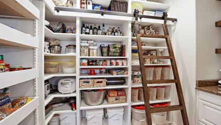 Image 12 Драбина в коморі