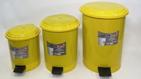 Image 21 20 liter plastic bucket with pedal