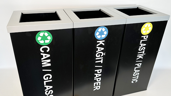 В какой контейнер по цвету  сортировать мусор