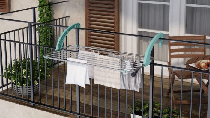 Навісна сушарка на балконі