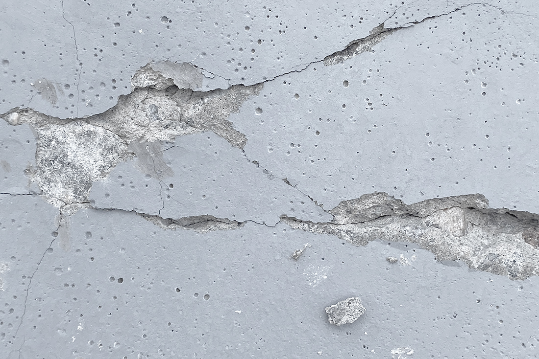 Как предотвратить появления трещин в свежеуложенном бетоне