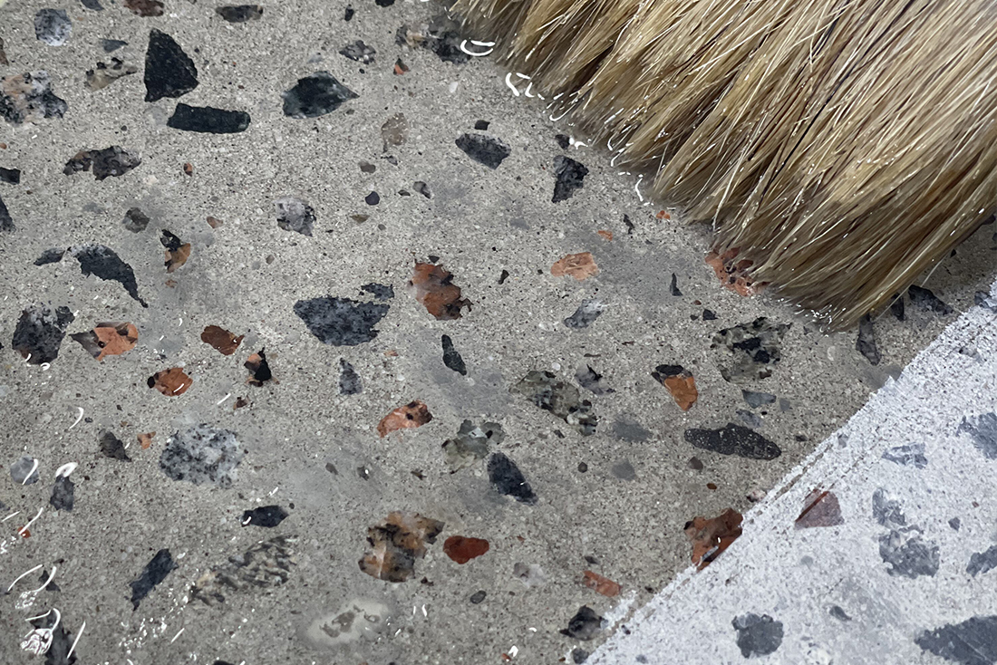 Чем защитить пол во влажном производственном помещении