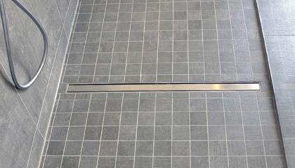 Установка трапу для душу в душовій безбар'єрного типу